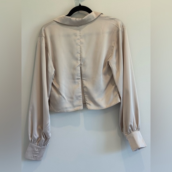 ASTR the Label Marietta Satin Surplice Top Champagne Size M Blouse - Picture 6 of 6